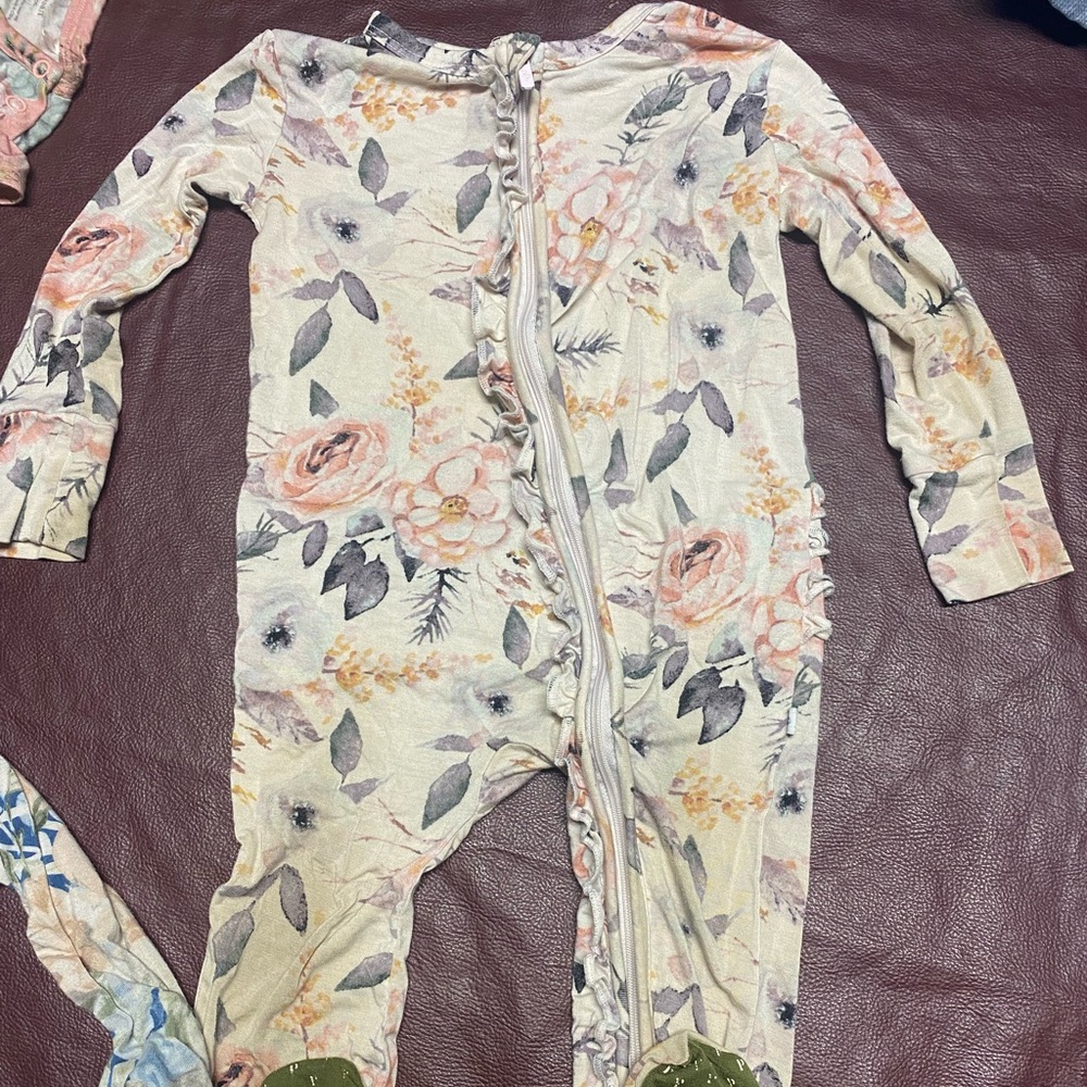 Posh peanut bundle. Very loved. Sizes 12-24 mo